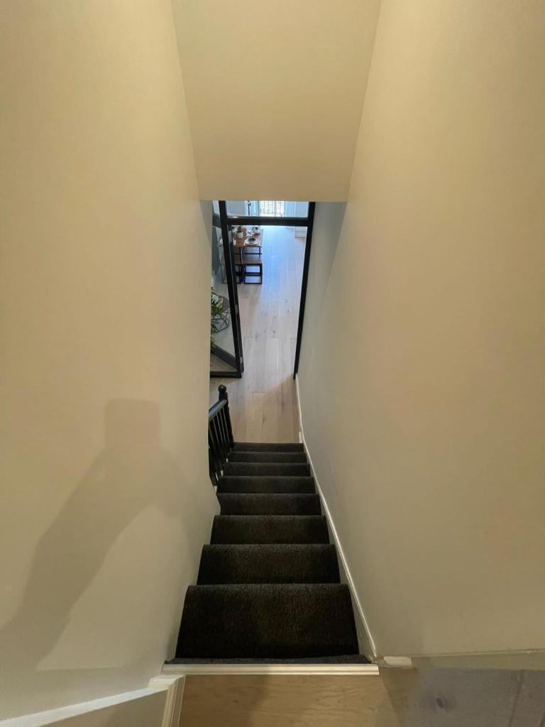 Two Bedroom Apartment - Лондон Экстерьер фото