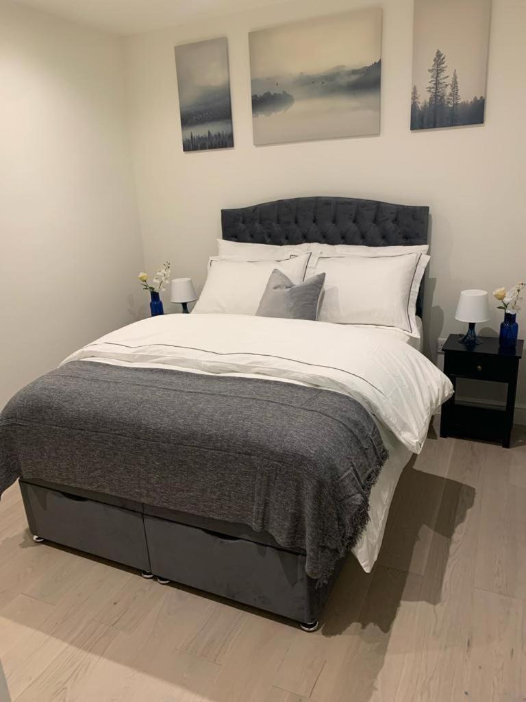 Two Bedroom Apartment - Лондон Экстерьер фото
